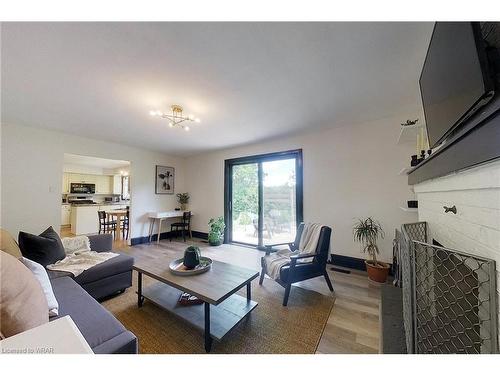 144 Candlewood Crescent, Waterloo, ON - Indoor Photo Showing Living Room