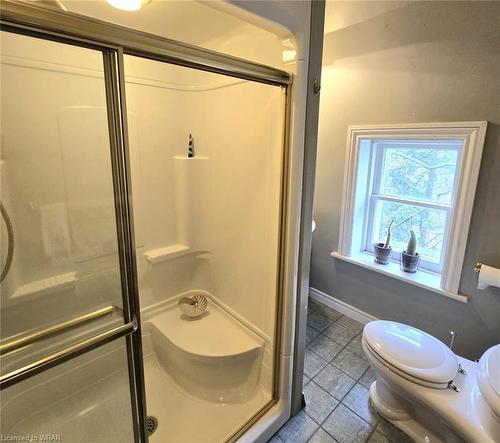 340 Dundas Street E, Waterdown, ON - Indoor Photo Showing Bathroom