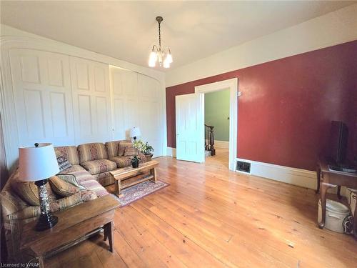 340 Dundas Street E, Waterdown, ON - Indoor Photo Showing Living Room