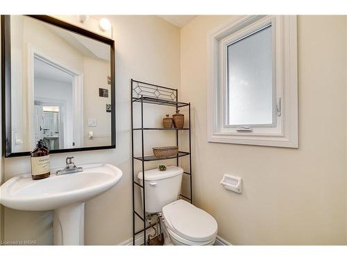 38 Briarose Place, Hamilton, ON - Indoor Photo Showing Bathroom