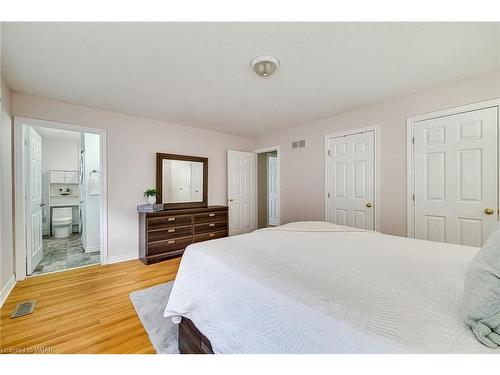 38 Briarose Place, Hamilton, ON - Indoor Photo Showing Bedroom