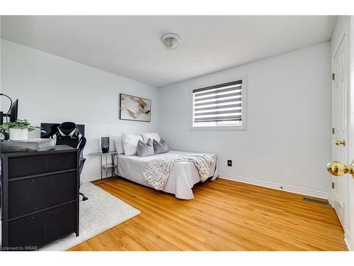 38 Briarose Place, Hamilton, ON - Indoor Photo Showing Bedroom