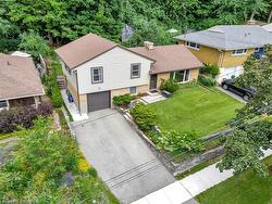 73 Maplewood Place  Kitchener, ON N2H 4L4
