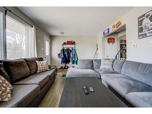 B-155 Weber Street N, Waterloo, ON - Indoor Photo Showing Living Room