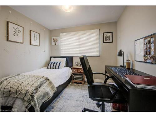 B-155 Weber Street N, Waterloo, ON - Indoor Photo Showing Bedroom