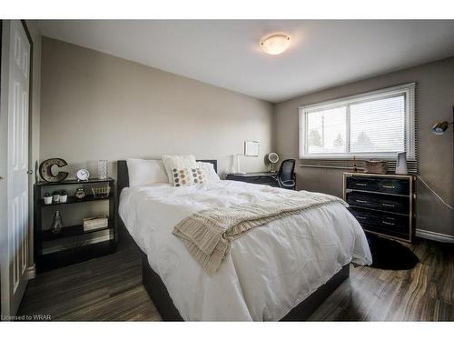 B-155 Weber Street N, Waterloo, ON - Indoor Photo Showing Bedroom