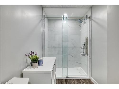 10 Huntingdale Drive, Kitchener, ON - Indoor Photo Showing Bathroom