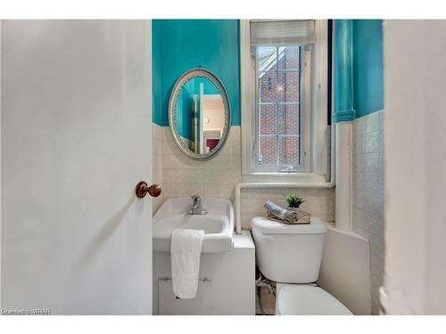 202 Forsyth Drive, Waterloo, ON - Indoor Photo Showing Bathroom