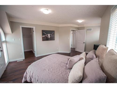 B-489 East Avenue, Kitchener, ON - Indoor Photo Showing Bedroom