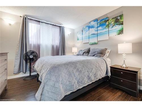 303-266 Overlea Drive, Kitchener, ON - Indoor Photo Showing Bedroom