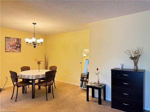 608-265 Westcourt Place, Waterloo, ON - Indoor Photo Showing Dining Room