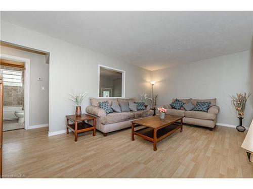 514 Eagle Street, Cambridge, ON - Indoor Photo Showing Living Room