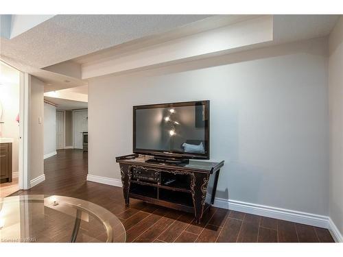 74 Forest Creek Drive, Kitchener, ON - Indoor Photo Showing Living Room