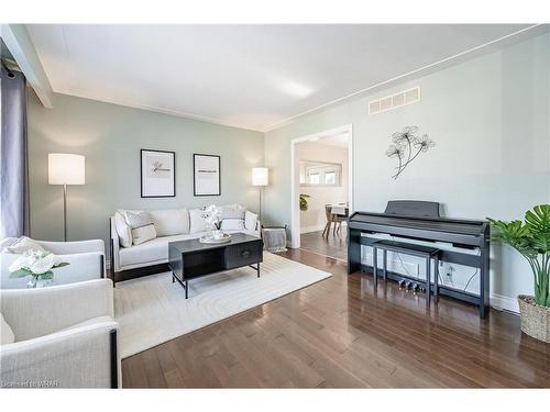 206 Forestwood Drive, Kitchener, ON - Indoor Photo Showing Living Room