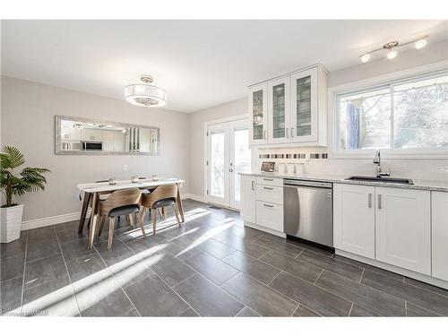 206 Forestwood Drive, Kitchener, ON - Indoor Photo Showing Kitchen