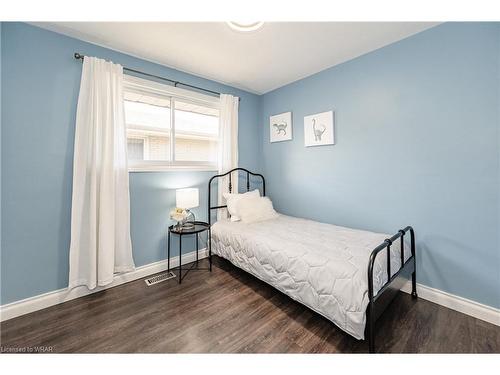 206 Forestwood Drive, Kitchener, ON - Indoor Photo Showing Bedroom