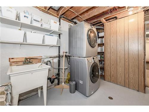 206 Forestwood Drive, Kitchener, ON - Indoor Photo Showing Laundry Room