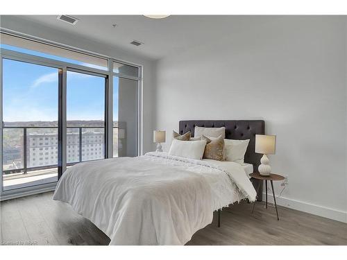 1110-50 Grand Avenue S, Cambridge, ON - Indoor Photo Showing Bedroom