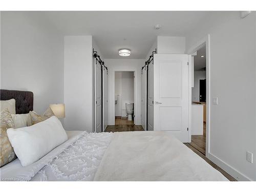1110-50 Grand Avenue S, Cambridge, ON - Indoor Photo Showing Bedroom