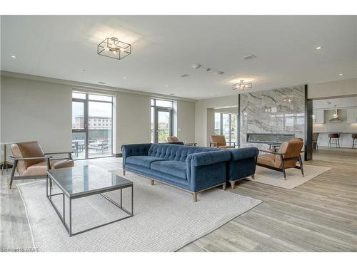 1110-50 Grand Avenue S, Cambridge, ON - Indoor Photo Showing Living Room