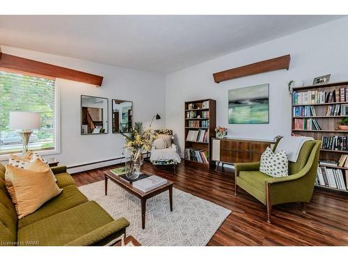 174 Vermont Street, Waterloo, ON - Indoor Photo Showing Living Room