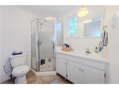 301 Shakespeare Drive, Waterloo, ON - Indoor Photo Showing Bathroom