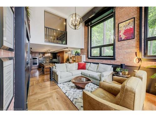 101-85 Spruce Street, Cambridge, ON - Indoor Photo Showing Living Room