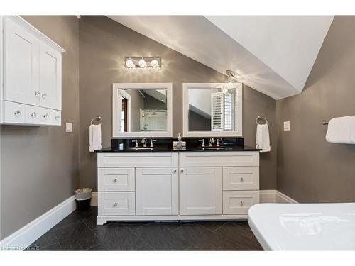 64 Avondale Avenue S, Waterloo, ON - Indoor Photo Showing Bathroom
