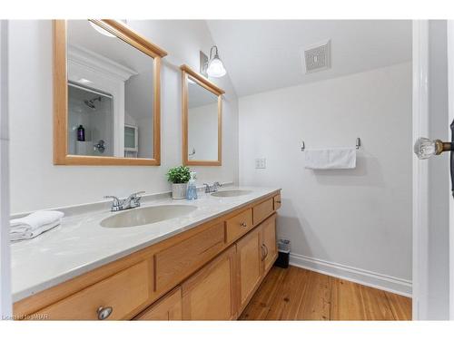 64 Avondale Avenue S, Waterloo, ON - Indoor Photo Showing Bathroom