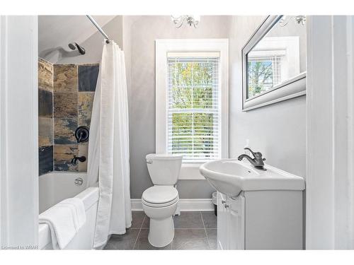 64 Avondale Avenue S, Waterloo, ON - Indoor Photo Showing Bathroom