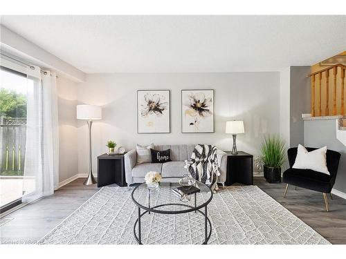 38 Mount Pleasant Drive, Brampton, ON - Indoor Photo Showing Living Room