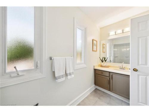 38 Mount Pleasant Drive, Brampton, ON - Indoor Photo Showing Bathroom