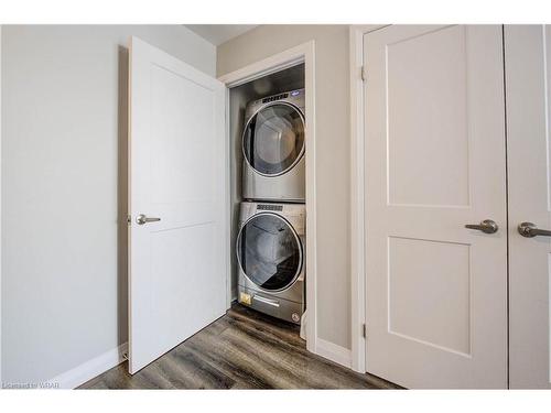 1202-60 Charles Street W, Kitchener, ON - Indoor Photo Showing Laundry Room