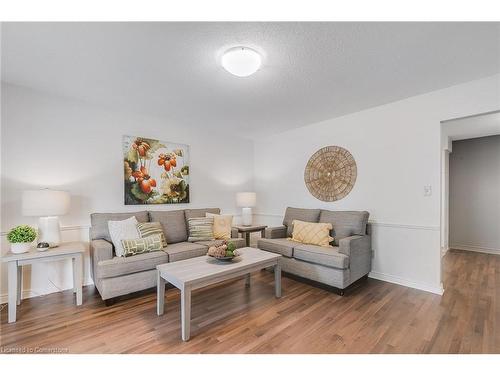 45 Edwin Crescent, Tillsonburg, ON - Indoor Photo Showing Living Room