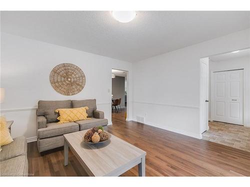 45 Edwin Crescent, Tillsonburg, ON - Indoor Photo Showing Living Room