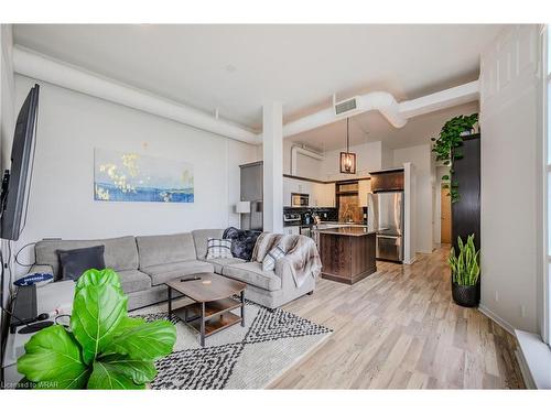 609-410 King Street W, Kitchener, ON - Indoor Photo Showing Living Room