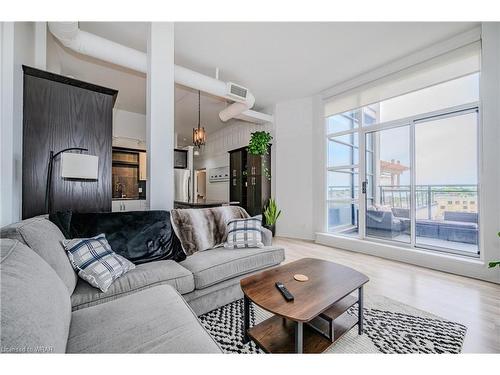 609-410 King Street W, Kitchener, ON - Indoor Photo Showing Living Room