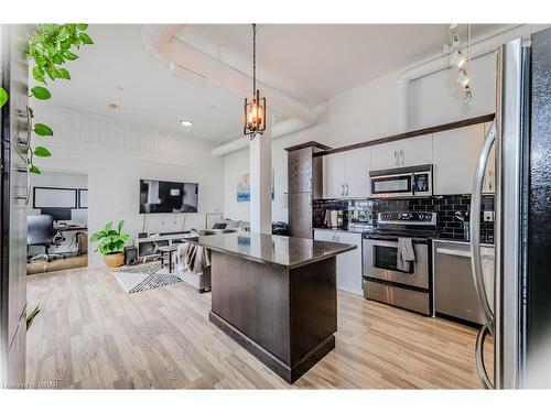 609-410 King Street W, Kitchener, ON - Indoor Photo Showing Kitchen