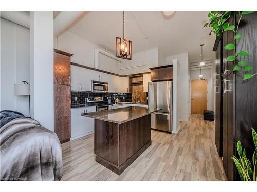 609-410 King Street W, Kitchener, ON - Indoor Photo Showing Kitchen