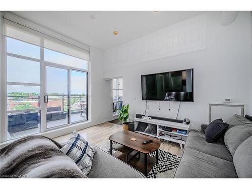 609-410 King Street W, Kitchener, ON - Indoor Photo Showing Living Room