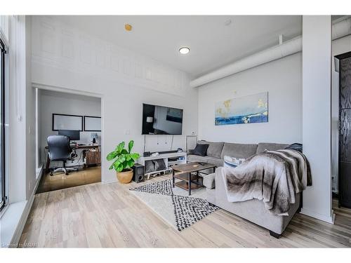 609-410 King Street W, Kitchener, ON - Indoor Photo Showing Living Room