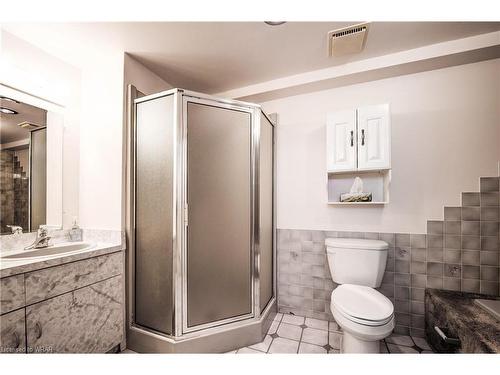 36 Ridgeway Avenue, Guelph, ON - Indoor Photo Showing Bathroom