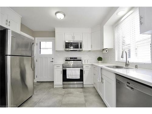 368 Cyrus Street, Cambridge, ON - Indoor Photo Showing Kitchen With Stainless Steel Kitchen