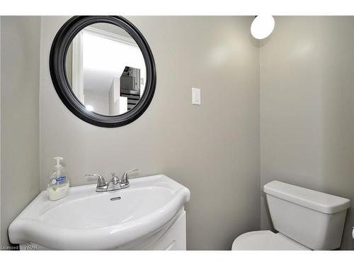 368 Cyrus Street, Cambridge, ON - Indoor Photo Showing Bathroom