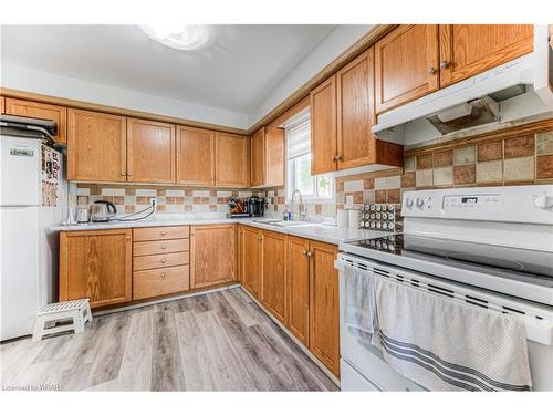 574 Bonavista Drive, Waterloo, ON - Indoor Photo Showing Kitchen