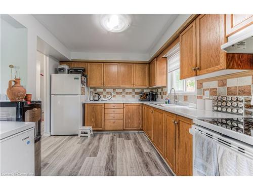 574 Bonavista Drive, Waterloo, ON - Indoor Photo Showing Kitchen