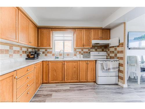 574 Bonavista Drive, Waterloo, ON - Indoor Photo Showing Kitchen