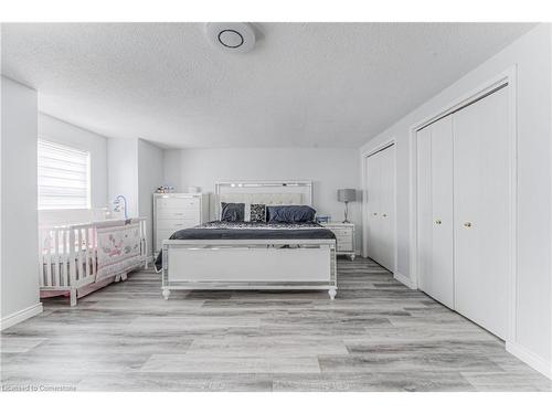 574 Bonavista Drive, Waterloo, ON - Indoor Photo Showing Bedroom