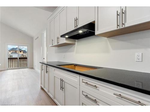 234 Mount Pleasant Street, Brantford, ON - Indoor Photo Showing Kitchen