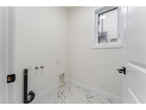 234 Mount Pleasant Street, Brantford, ON - Indoor Photo Showing Bathroom